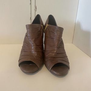 Vince Camuto Zandy Peep Toe Booties Size 8